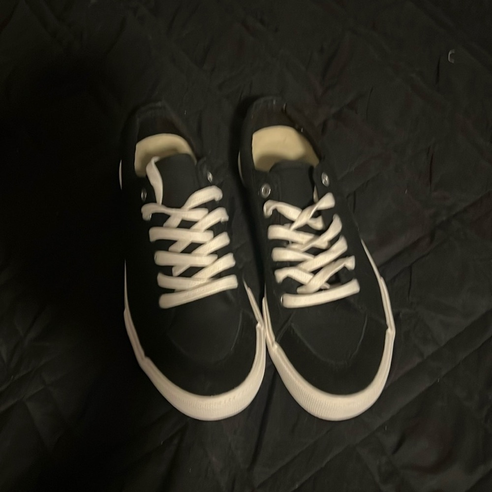 Black and white shose size men’s 7 brand new